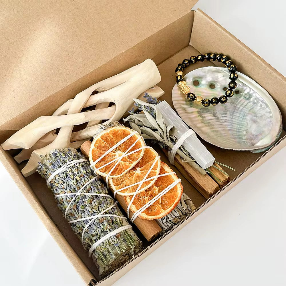 Kit d'aromathérapie artisanal bio et écologique avec bouquet de sauge blanche, fleurs séchées naturelles, Palo Santo, cristal de sélénite et Pixiu