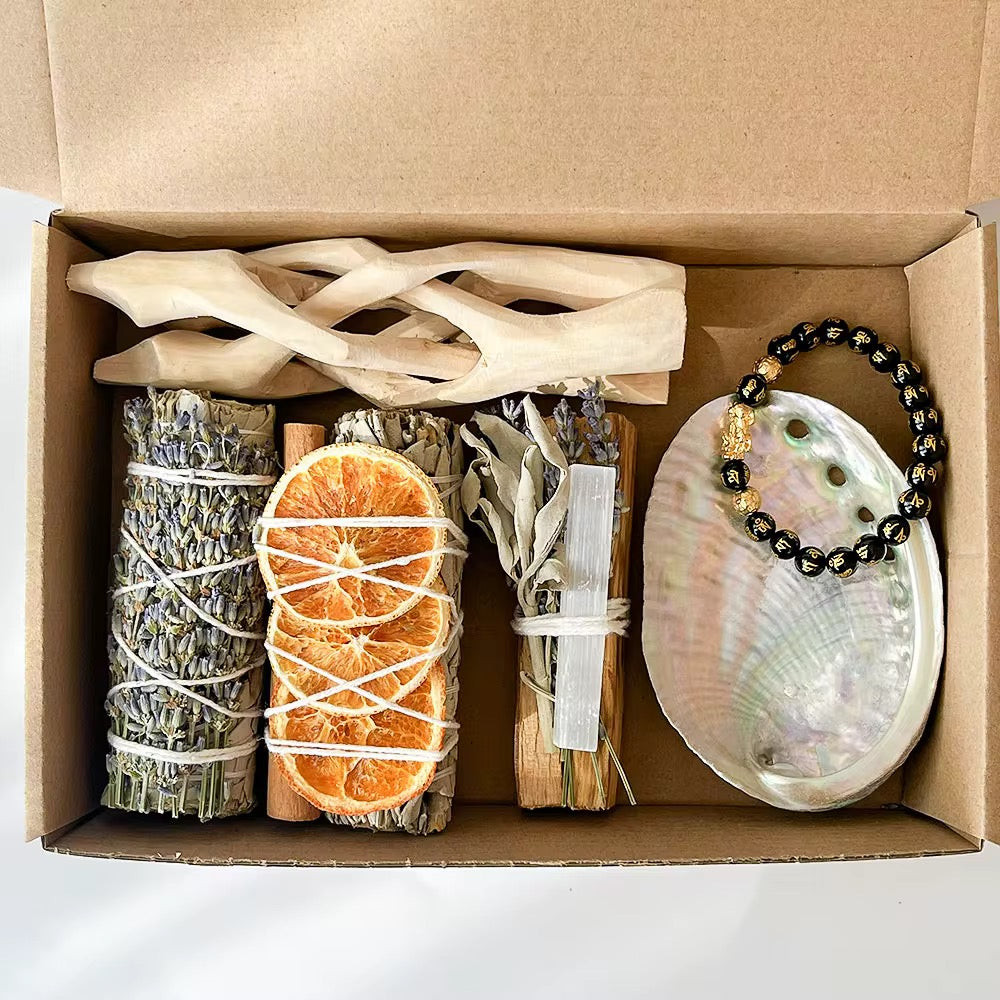 Kit d'aromathérapie artisanal bio et écologique avec bouquet de sauge blanche, fleurs séchées naturelles, Palo Santo, cristal de sélénite et Pixiu