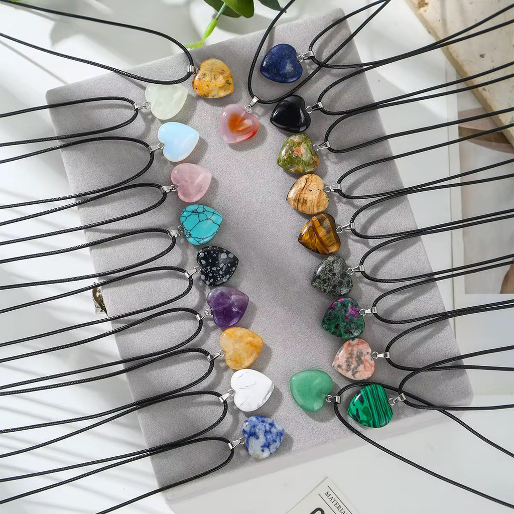 Collier Coeur en Pierre Naturelle – L'Amulette des Amoureux