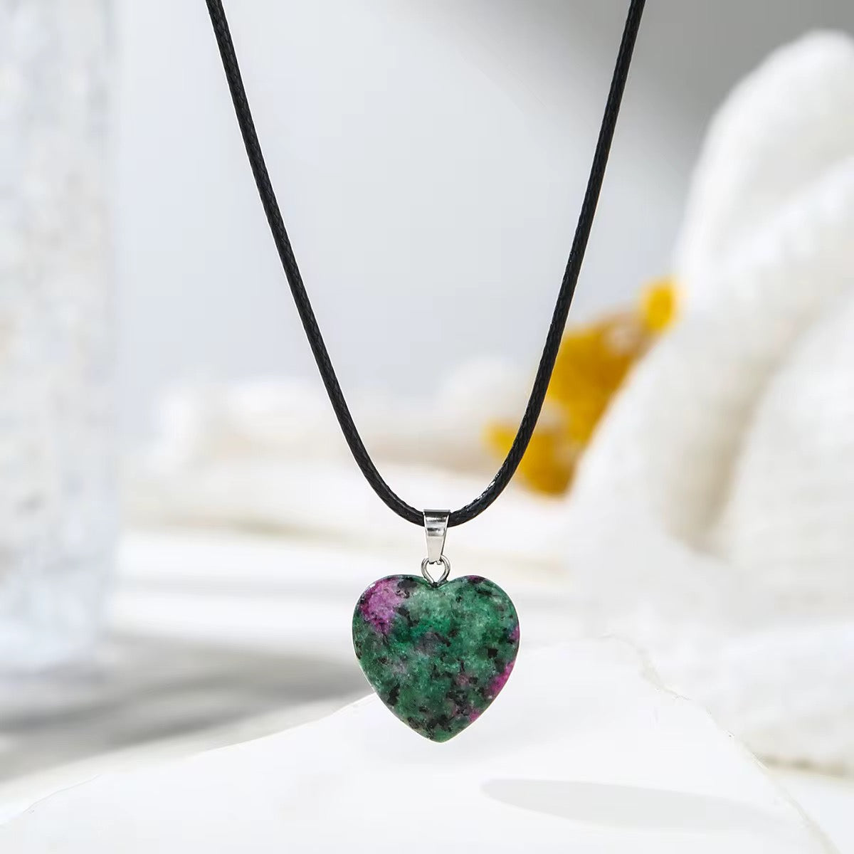 Collier Coeur en Pierre Naturelle – L'Amulette des Amoureux