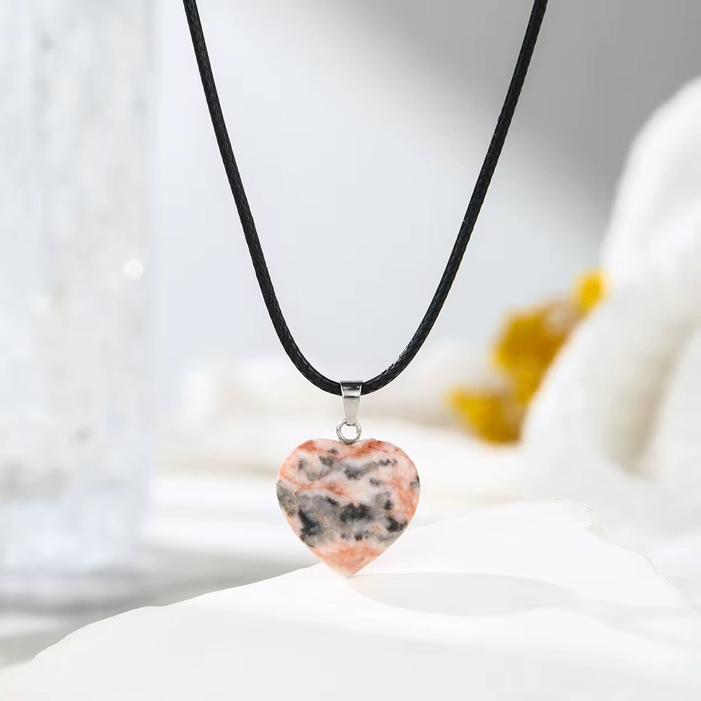 Collier Coeur en Pierre Naturelle – L'Amulette des Amoureux