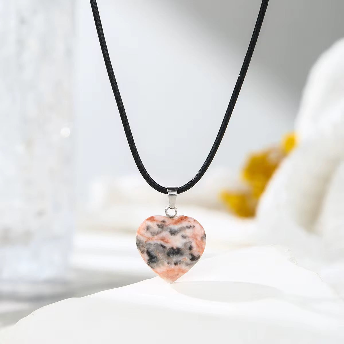 Collier Coeur en Pierre Naturelle – L'Amulette des Amoureux