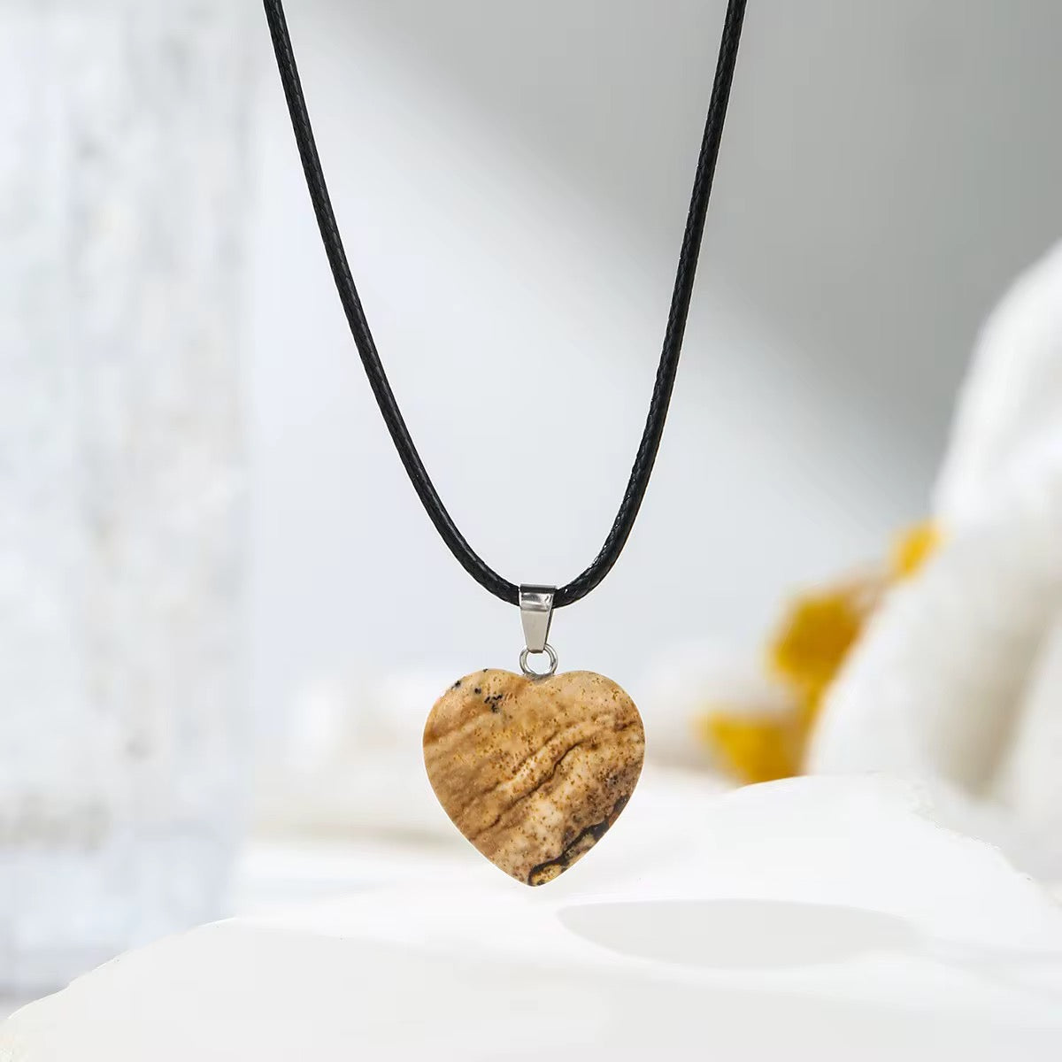 Collier Coeur en Pierre Naturelle – L'Amulette des Amoureux