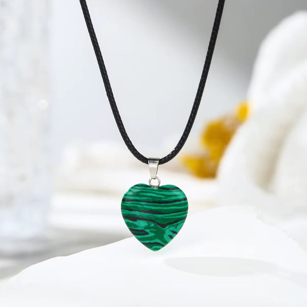 Collier Coeur en Pierre Naturelle – L'Amulette des Amoureux